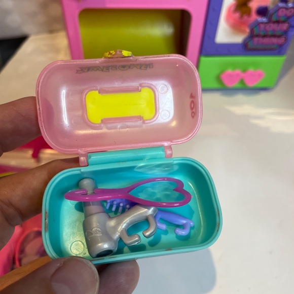 Barbie Extra 🕶️👜Surprise Fashion Playset & doll - Picture 13 of 16